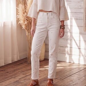 Seven7 90’s Straight Leg Embroidered White Jeans 4 NWT
